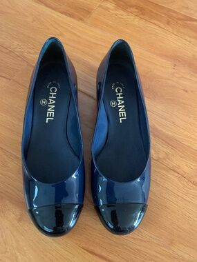 Chanel navy with black toe patent leather 37C.